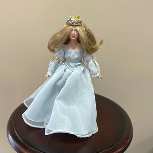 Avon Cinderella Doll from 1984 with Doll stand